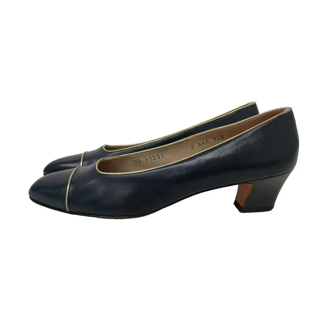 VTG Salvatore Ferragamo Womens Heels Sz 8 Navy Blue Leather Classic Pumps Shoes - Picture 1 of 11
